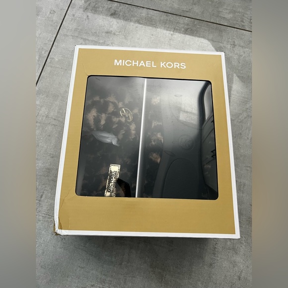 Brand new Michael Kors Alexis Closed Toe. Jacquard Faux Sherpa Slippers 7M - Picture 4 of 6